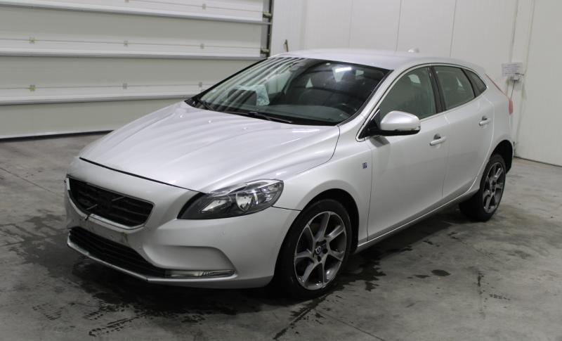 VOLVO V40 1.6 D AUTO
