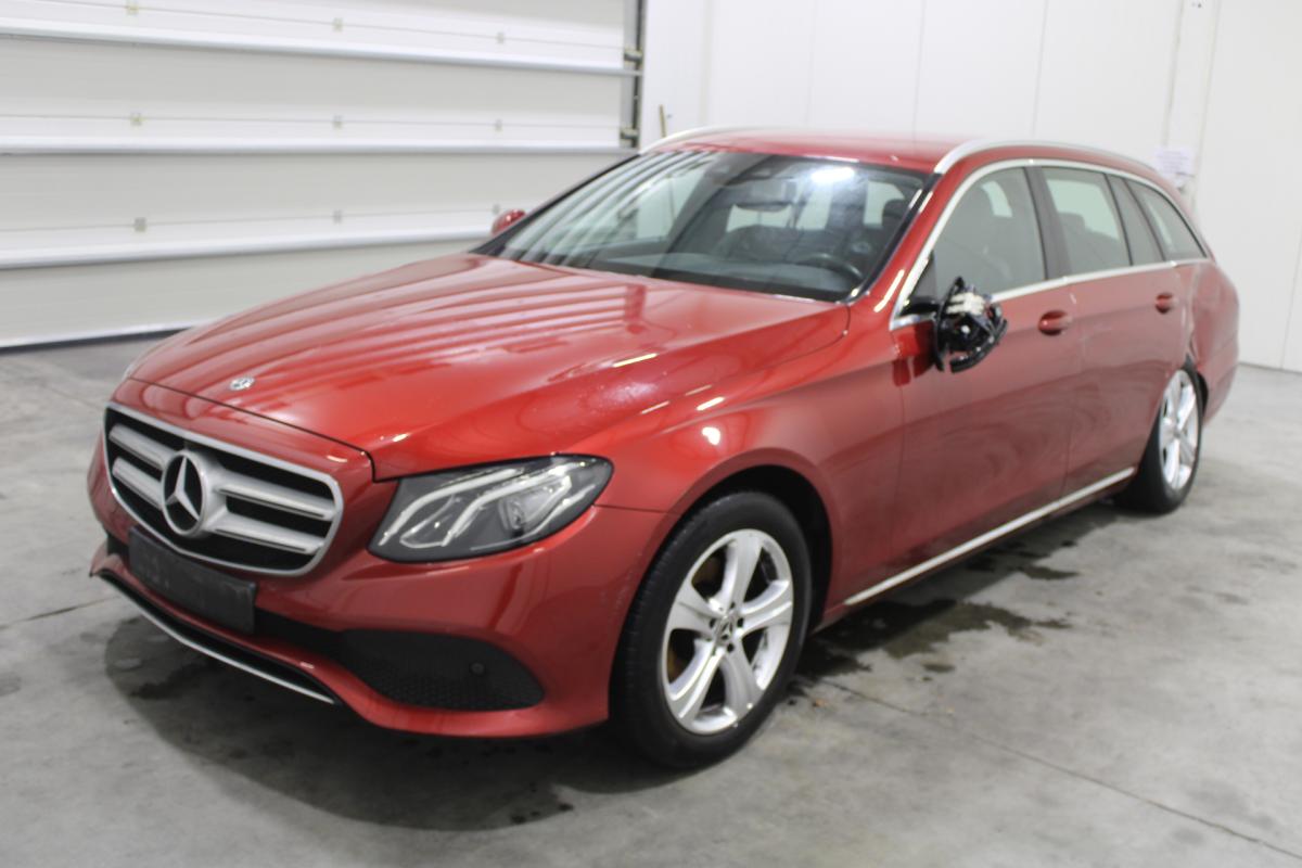 MERCEDES-BENZ E200d AUTO
